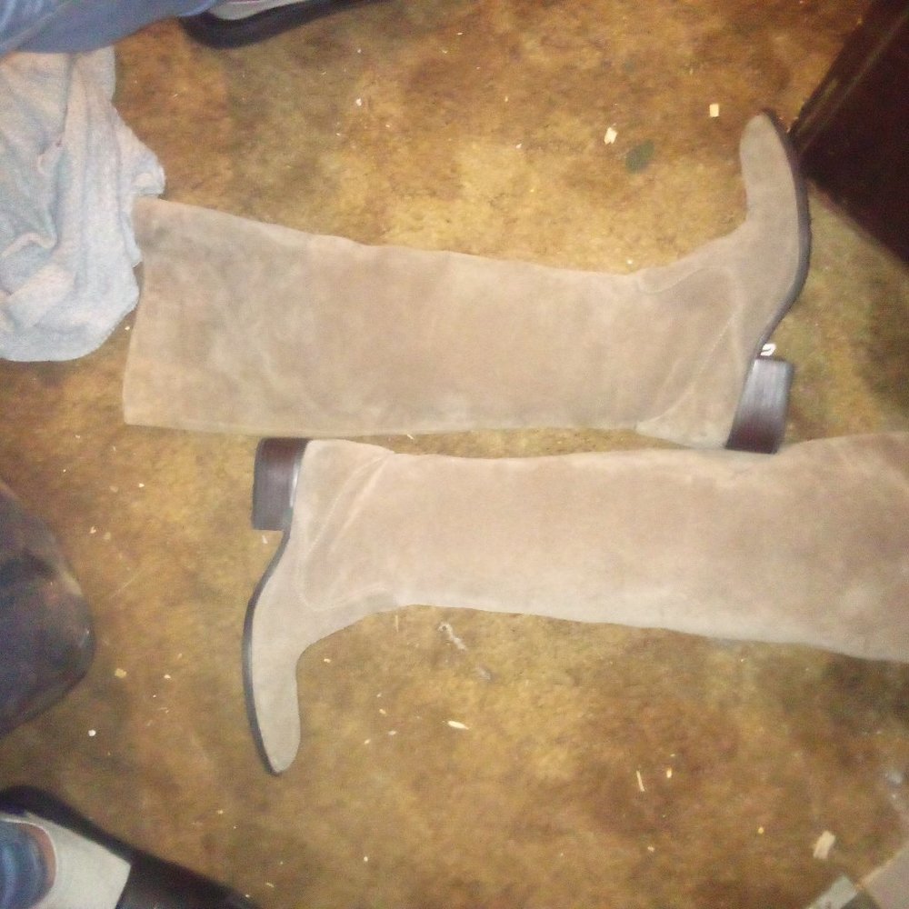 Woman's leather boots